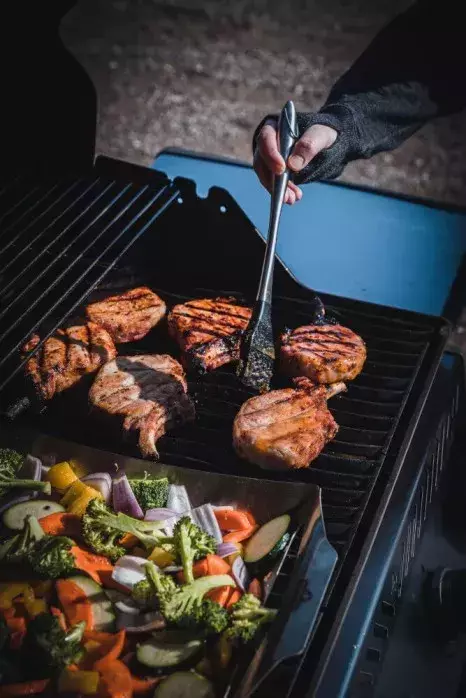 Escova de cozinha Napoleon PRO em silicone e aço inoxidável para alinhavar